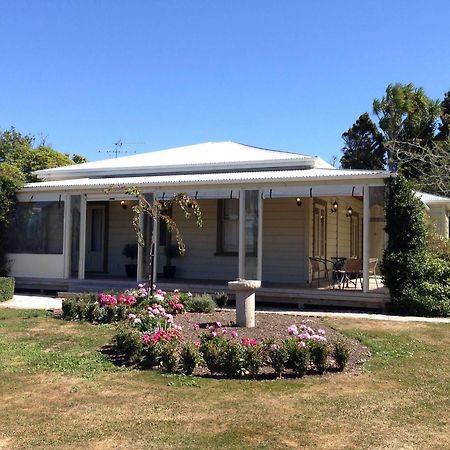 Tairoa Lodge & Cottage Hawera Exteriör bild
