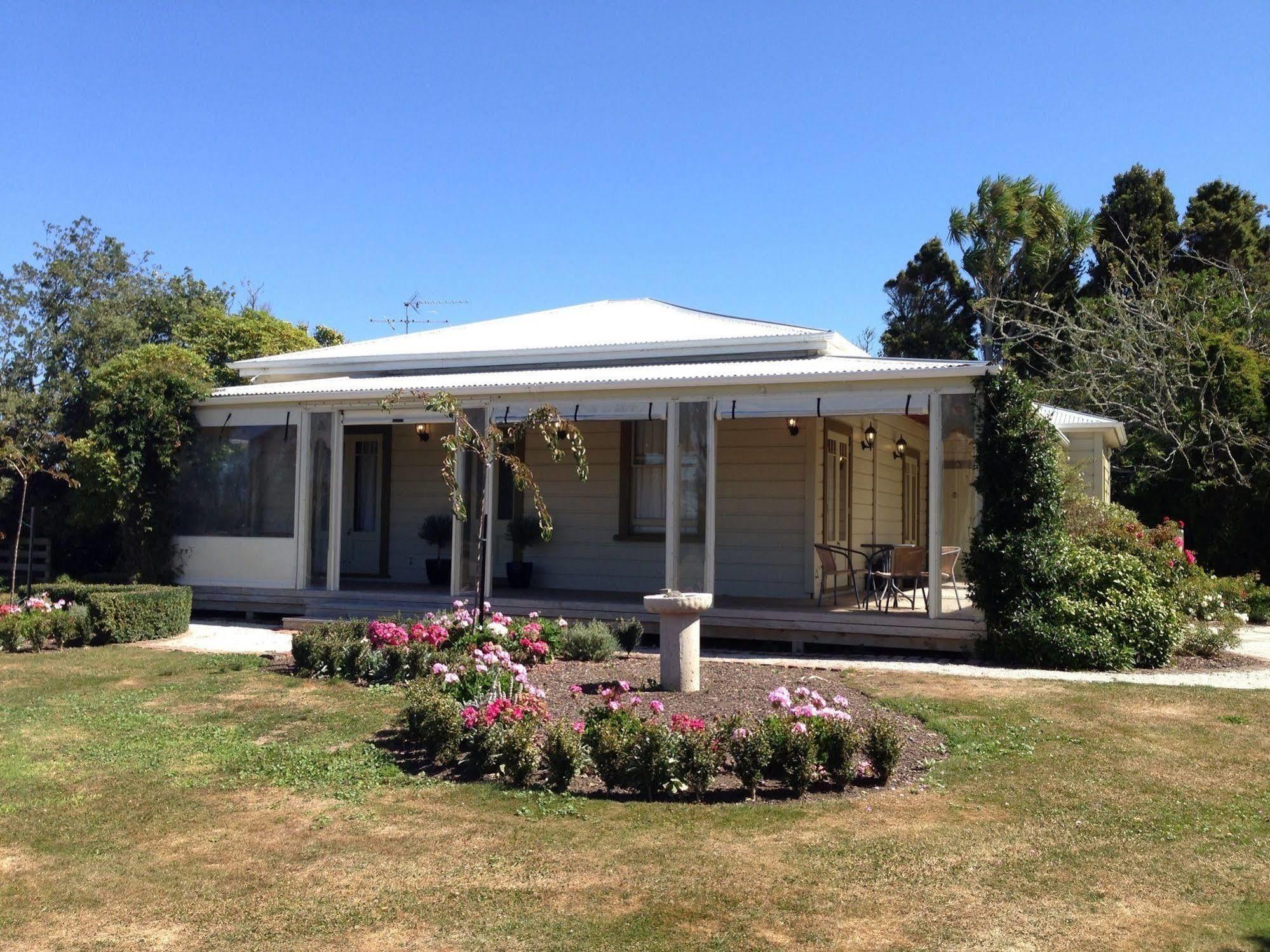 Tairoa Lodge & Cottage Hawera Exteriör bild