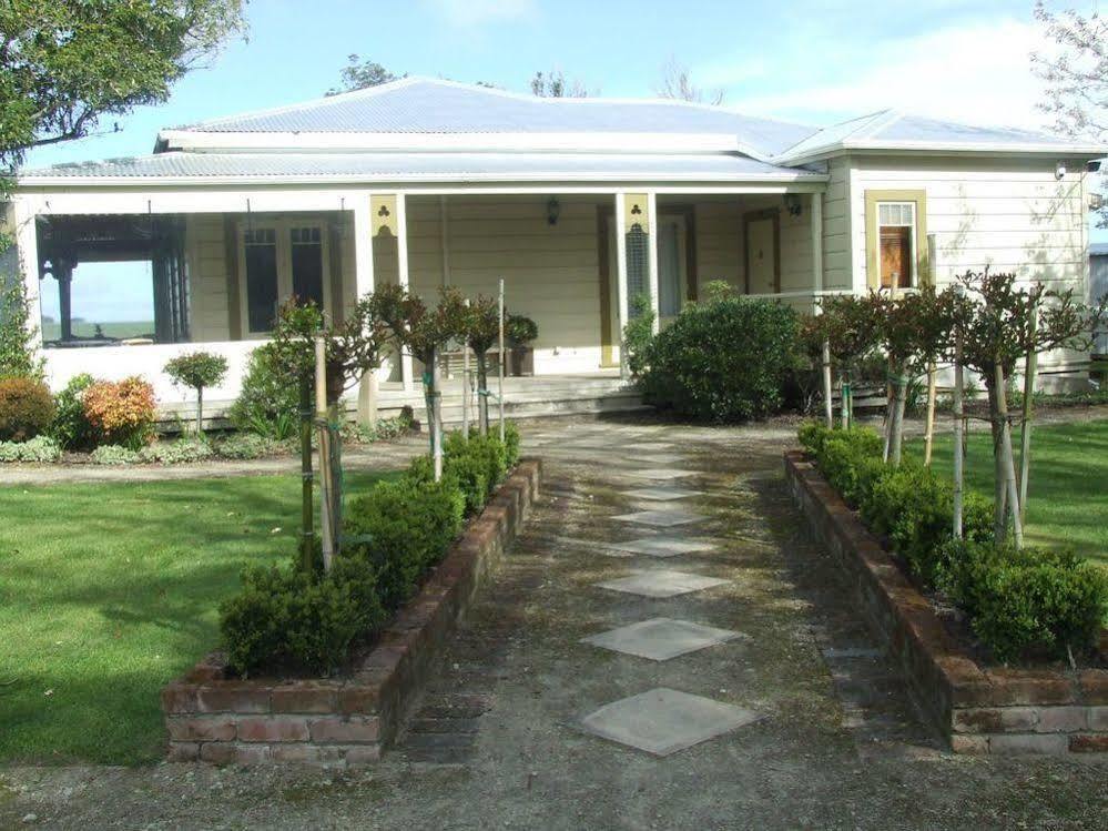 Tairoa Lodge & Cottage Hawera Exteriör bild